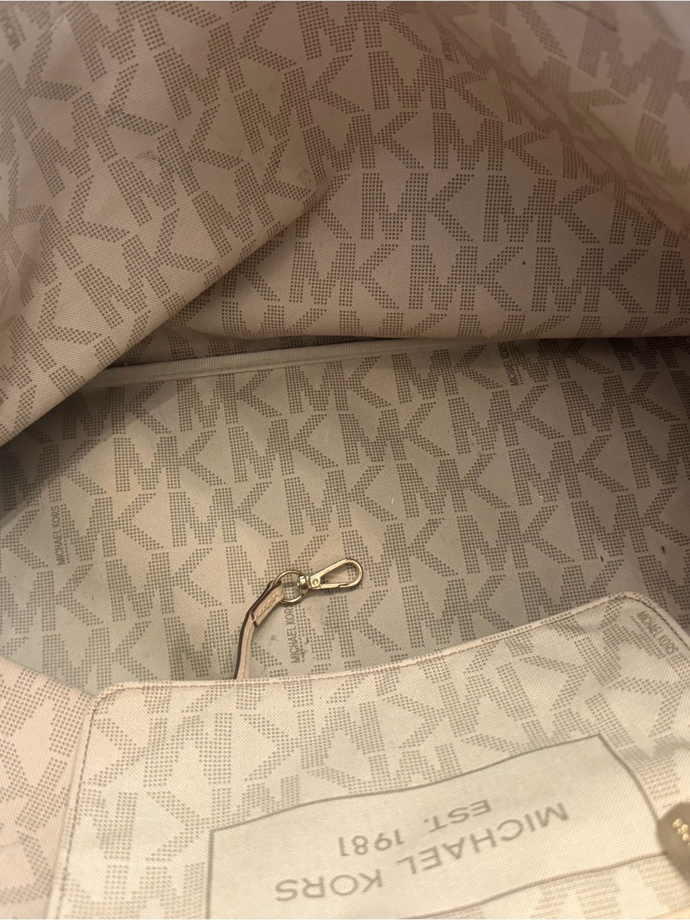 Michael Kors Vanilla Jet Set Travel Signature MK Tote Bag - Picture 9 of 15